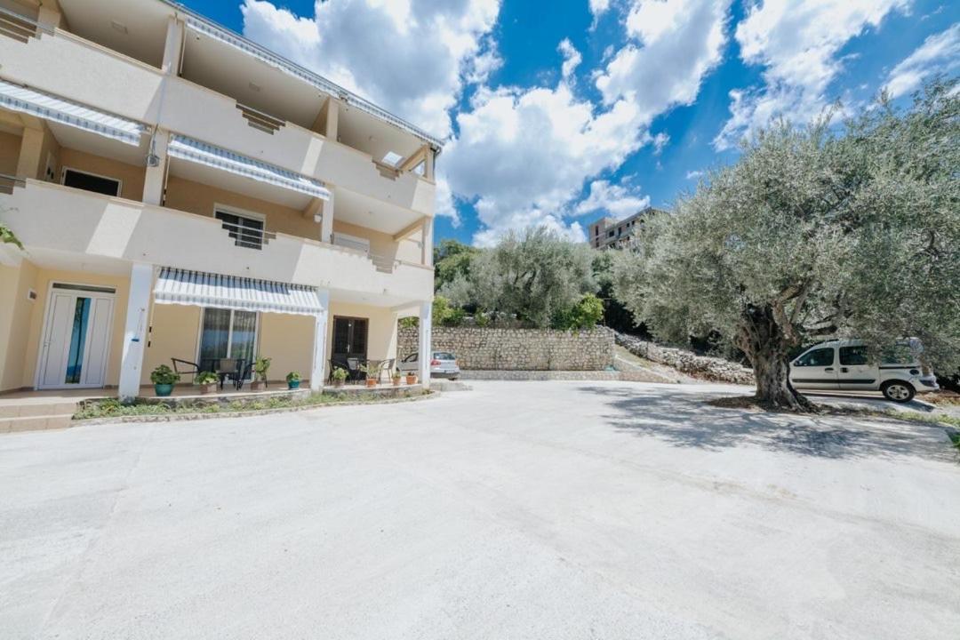Olive Garden Apartment Бар Екстериор снимка